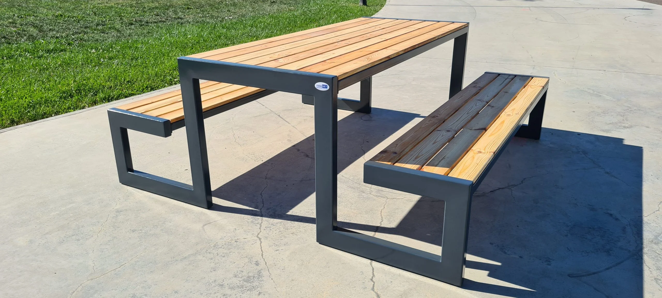 Masa cu bancute structura metalica [4]