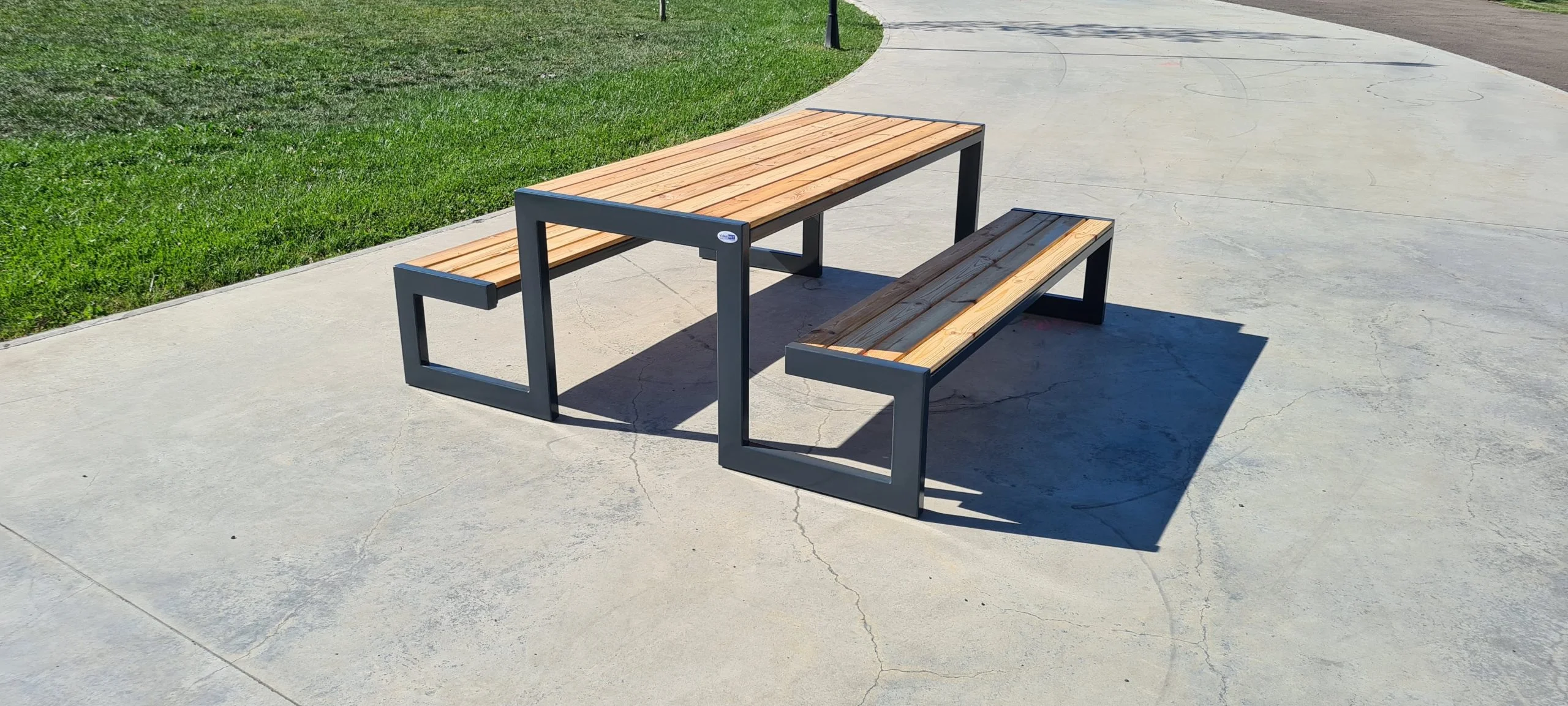 Masa cu bancute structura metalica [3]