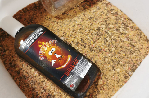 Bag Pack DUDI BAIT Super Hot 2.5 kg + aditiv lichid 250 ml [1]