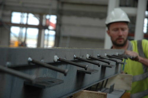 Rosturi metalice la pardoselile din beton. De ce?