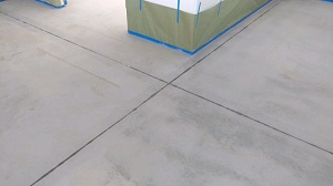 De ce se taie rosturi de dilatare la pardoselile din beton?