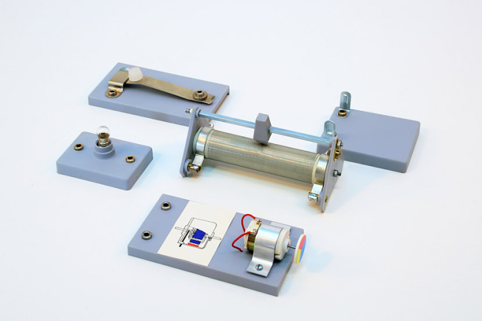 Circuit electric simplu  - placi conectabile [2]