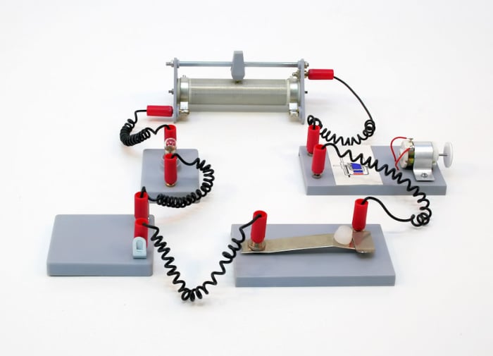 Circuit electric simplu  - placi conectabile [3]