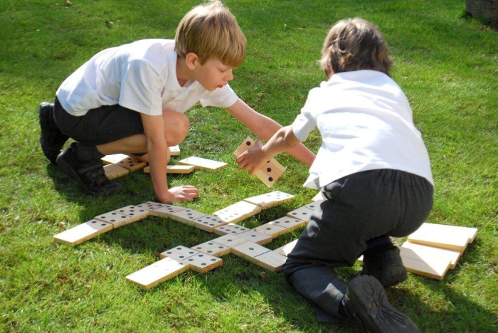 Domino din lemn gigant [7]