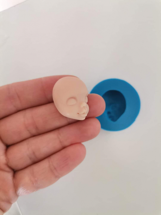 Mulaj cap femeie (cu ochii închiși) [1]