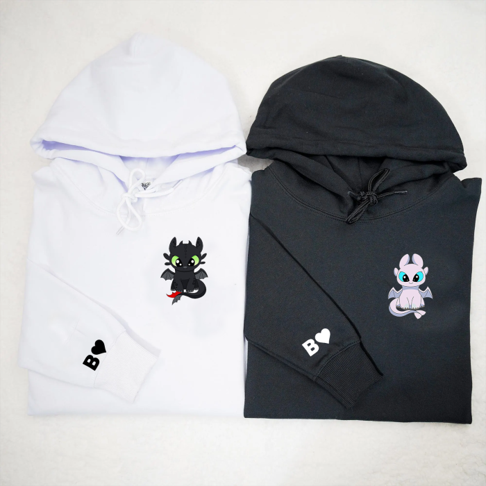 Set Hanorace Cuplu – Dragoni Chibi Stil Night Fury – Alb & Negru, Unisex [1]