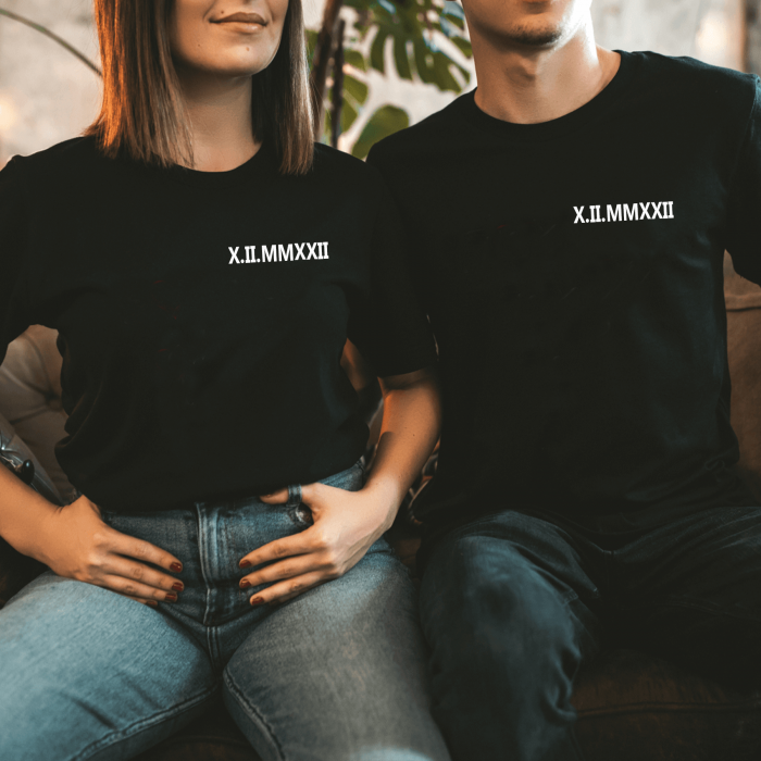 Set tricouri personalizate cuplu cu initiale si data aniversara in cifre romane [3]