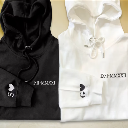 Set hanorace personalizate cuplu cu dată cifre romane + inițiale manecă