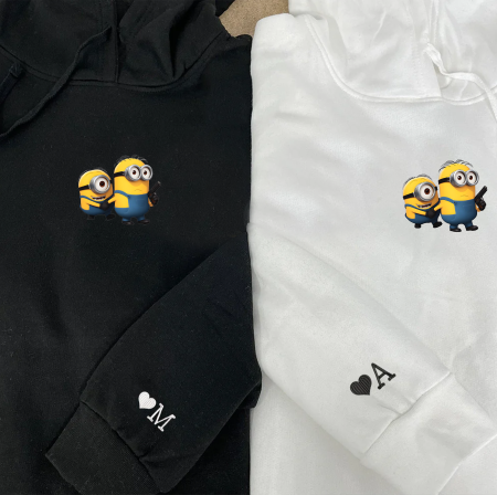 HANORACE PERSONALIZATE CUPLURI - Hanorace cuplu cu personaje galbene simpatice și inițiale personalizate