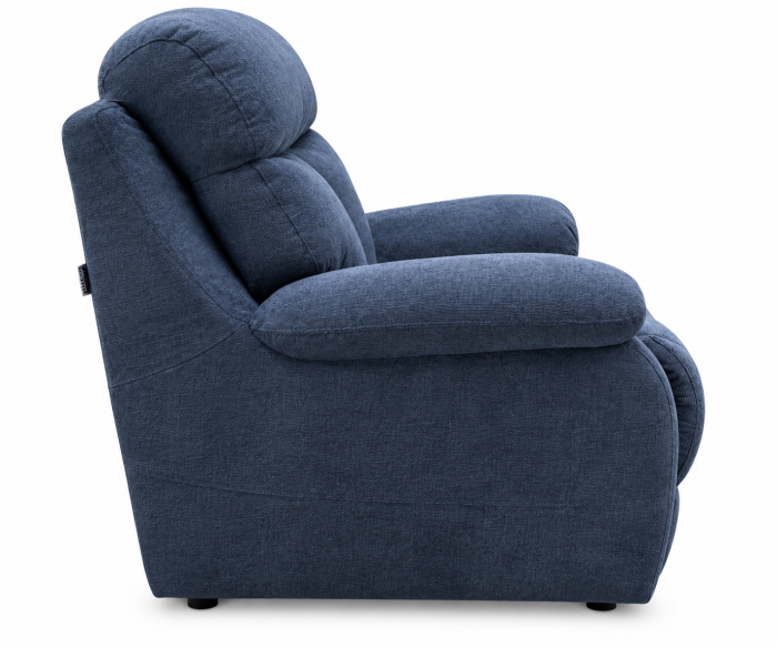 Fotoliu GHITA fix, tapițat în stofă Albastru Denim B1575. Spătar înalt, șezut generos și brațe capitonate. Dimensiuni orientative: 104 × 102 × 102 cm. Produs în lichidare de stoc. [3]