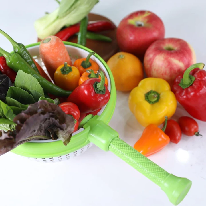 Strecurătoare rotativă pentru salată, multifuncțională, sistem de centrifugare cu mâner extensibil, plastic rezistent, pentru spălare și uscare legume, alb/verde [6]