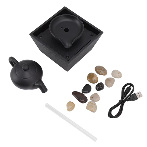 Fântână decorativă interior cu ceainic suspendat, iluminare LED și pietre, alimentare USB/baterie, design compact, efect calmant [1]