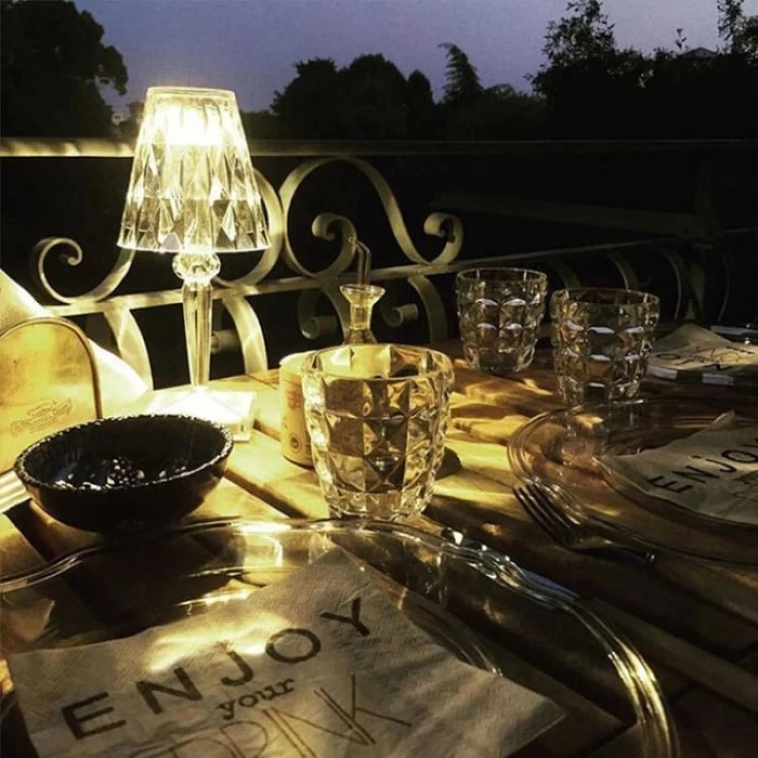 https://www.maxtop.ro/continut/produse/554/1500/lampa-de-birou-led-cristal-portabila-3-tonuri-de-lumina-control-tactil-baterie-reincarcabila-2000-mah_3790.webp [4]