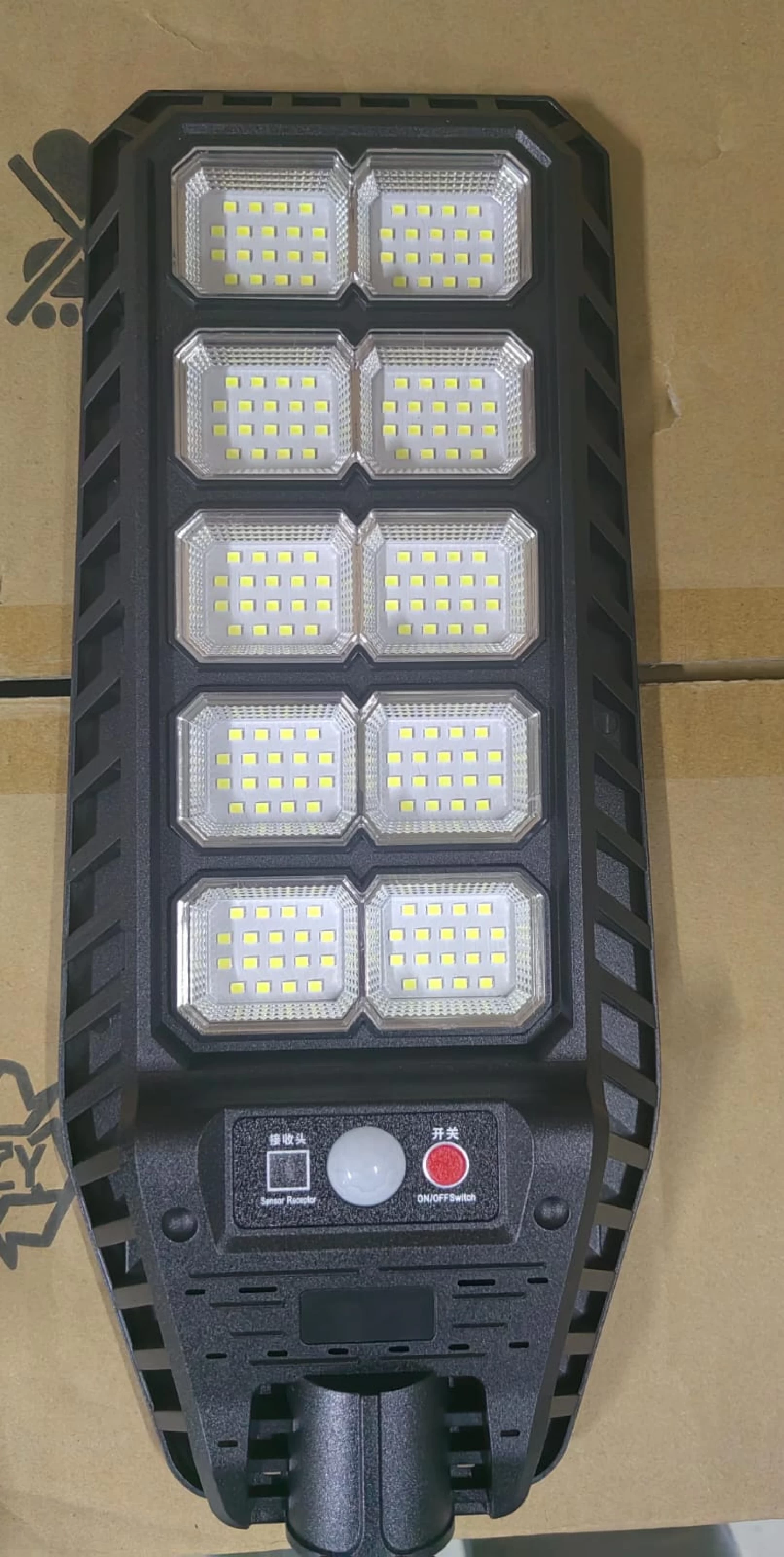https://www.maxtop.ro/continut/produse/455/1500/lampa-solara-stradala-1000w-ip67-320-led-uri-smd-5730-6500k-senzor-de-miscare-3-moduri-iluminare-telecomanda-aluminiu-plastic-rezistenta-la-apa-si-praf_3099.webp [13]