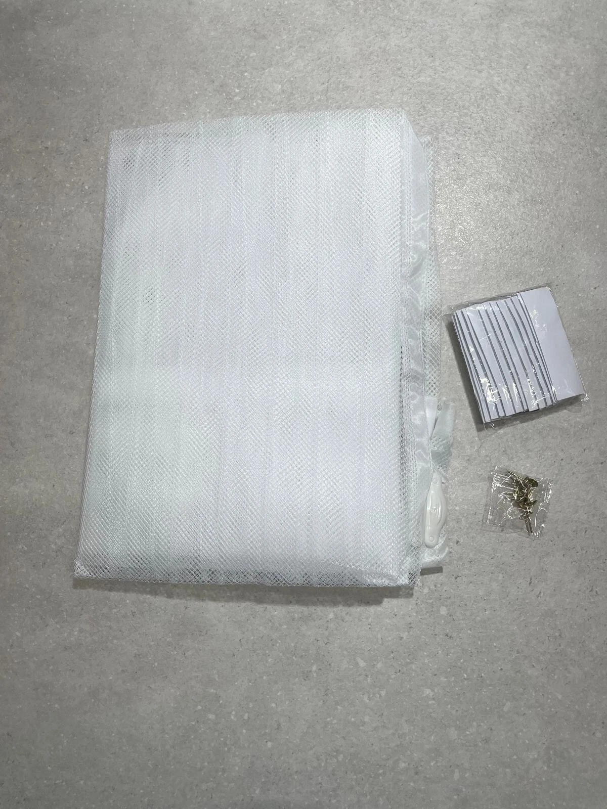 Plasă anti-insecte pentru ușă 48×205 cm, sistem magnetic cu închidere automată, material respirabil, montare rapidă, culoare alb [1]