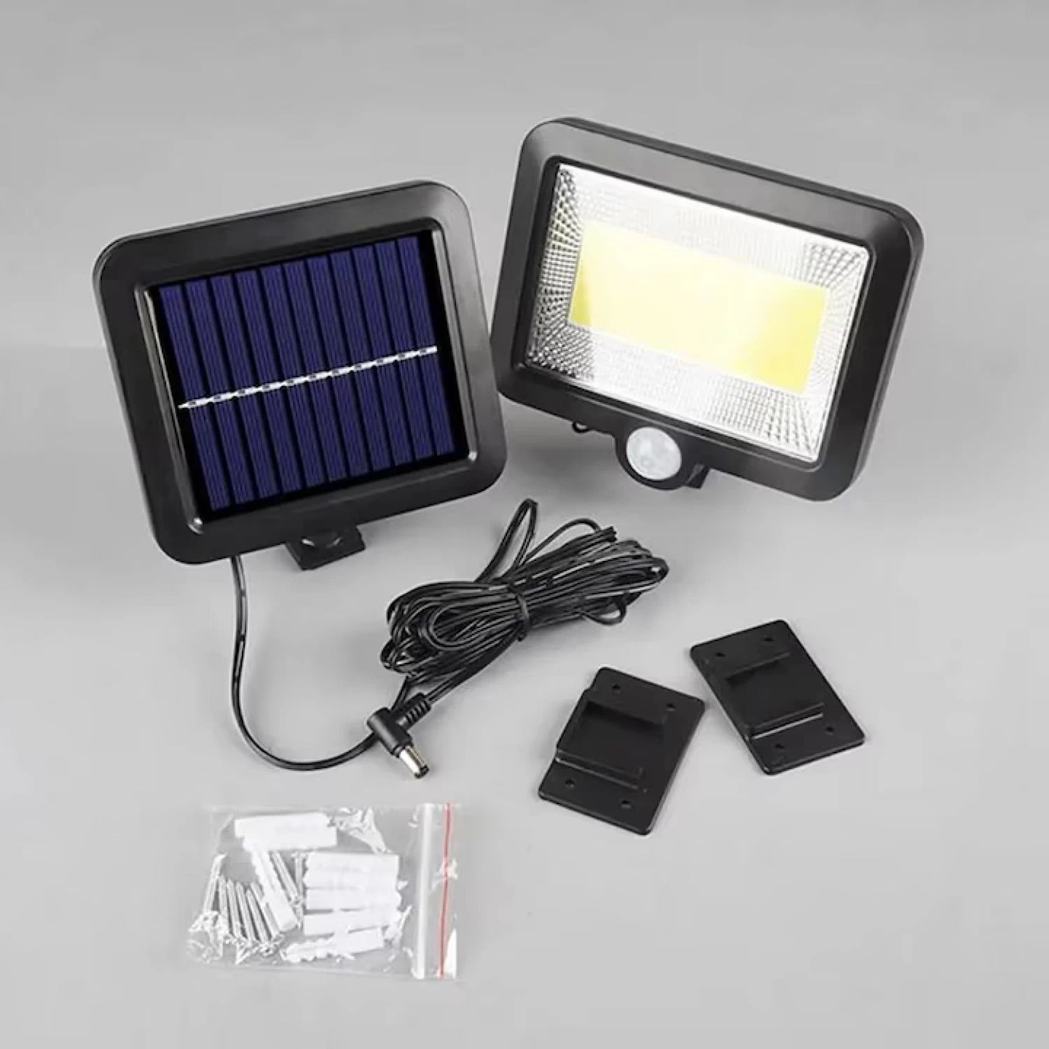 https://www.maxtop.ro/continut/produse/417/1500/proiector-led-solar-duo-220-lm-lumina-rece-cu-senzor-de-miscare-ip44-autonomie-pe-energie-solara-iluminare-exterioara-pentru-curte-gradina-alei-sau-terasa-design-compact-si-modern_4818.webp [1]