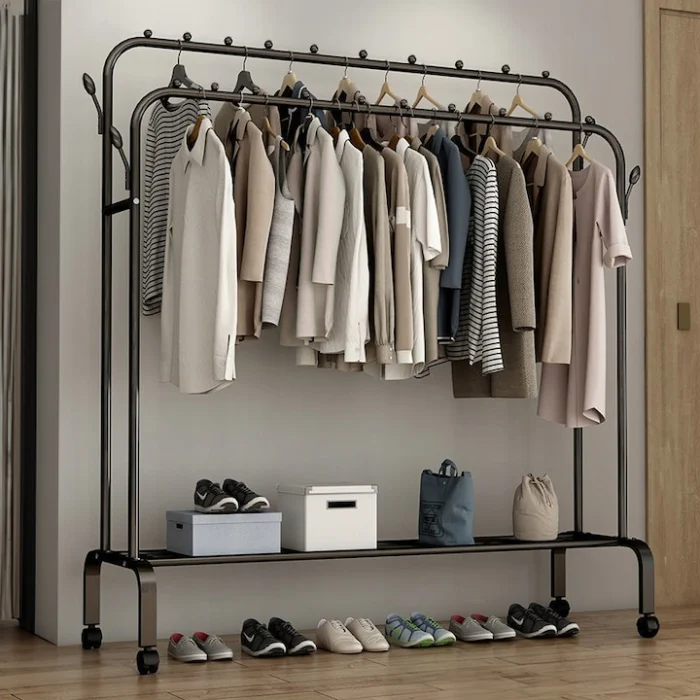 Rafturi, Organizatoare si Suporturi - https://www.maxtop.ro/continut/produse/212/1500/suport-de-haine-suspendat-din-metal-cu-polita-de-depozitare-si-carlige-laterale-negru_4213.webp