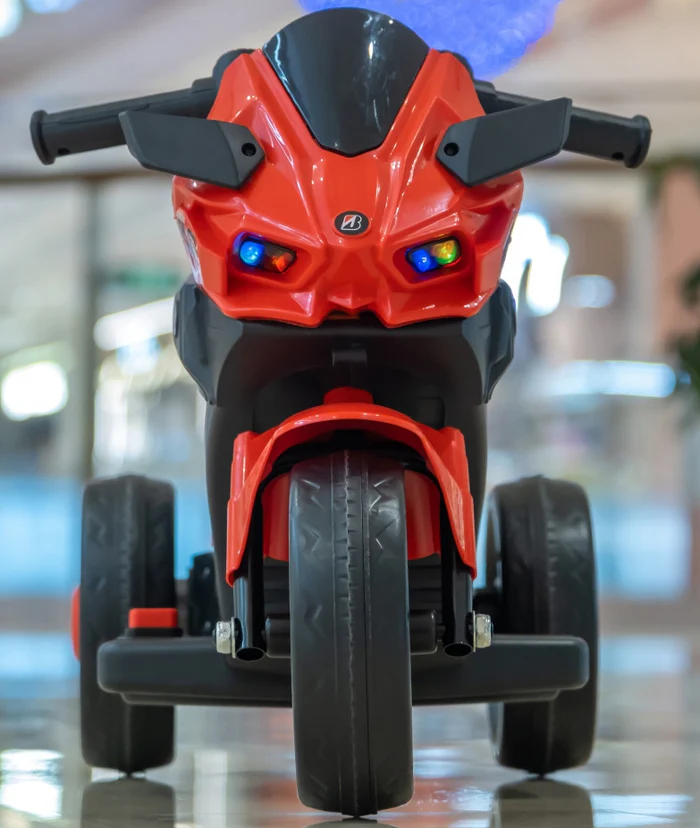Tricicletă Electrică Formula TT pentru Copii 2–4 ani, 12V, Faruri LED și Muzică Integrată, Rosu [5]