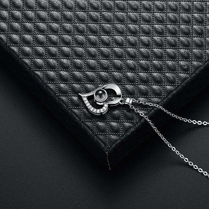 Colier cu pandantiv MBrands in forma de inima care proiecteaza cuvantul " Te Iubesc" in 100 de limbi [3]