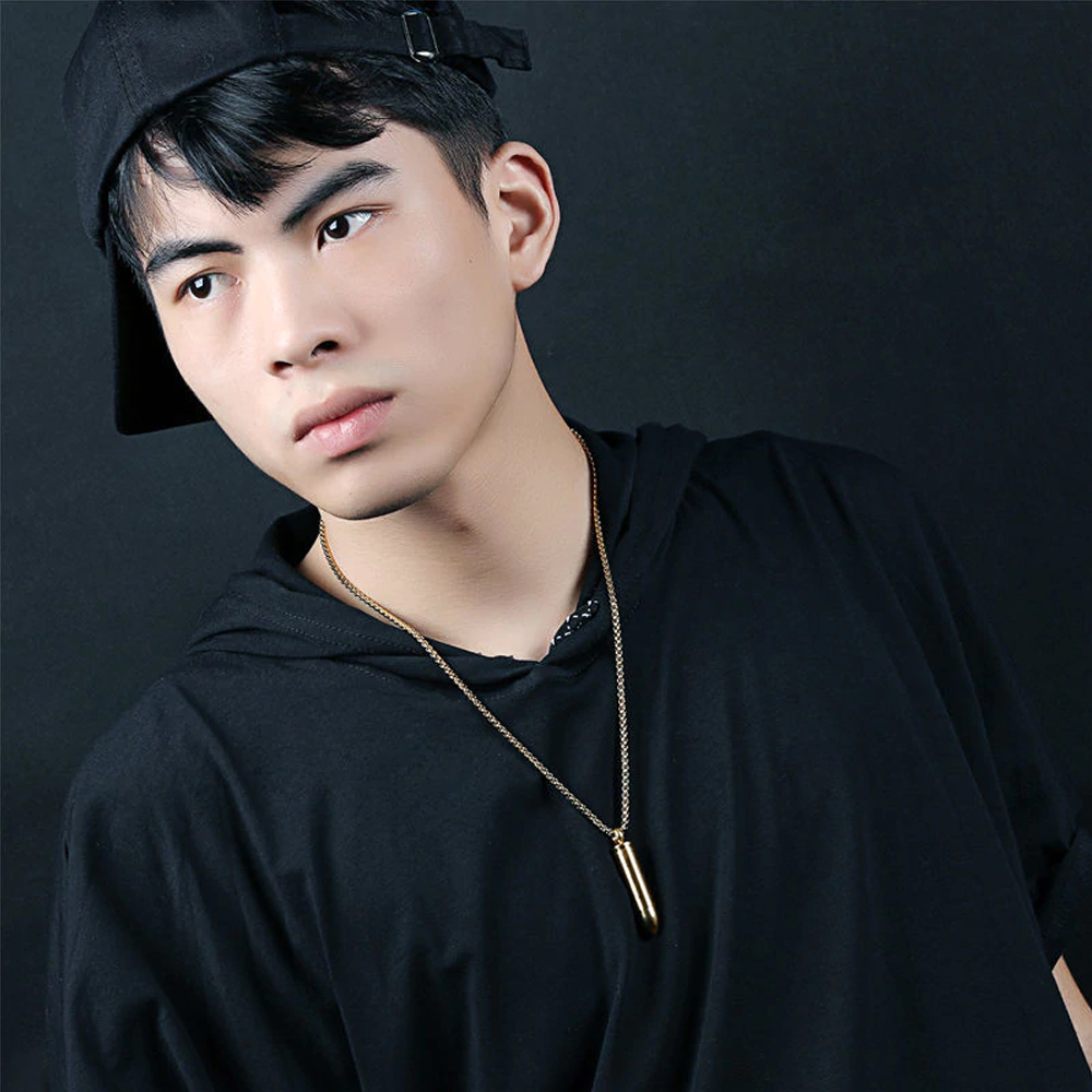 Colier, lant cu pandantiv in forma de glont cu deschidere, inscriptionata rugaciunea " Tatal Nostru" [7]