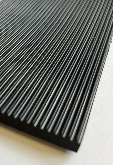 Covor Cauciuc Antiderapant cu Linii Inguste 4 mm x 1500 mm latime [3]