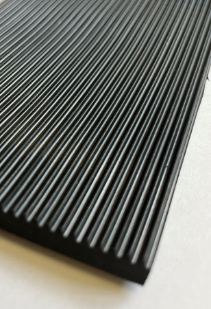 Covor Cauciuc Antiderapant cu Linii Inguste 3 mm x 1500 mm latime [2]