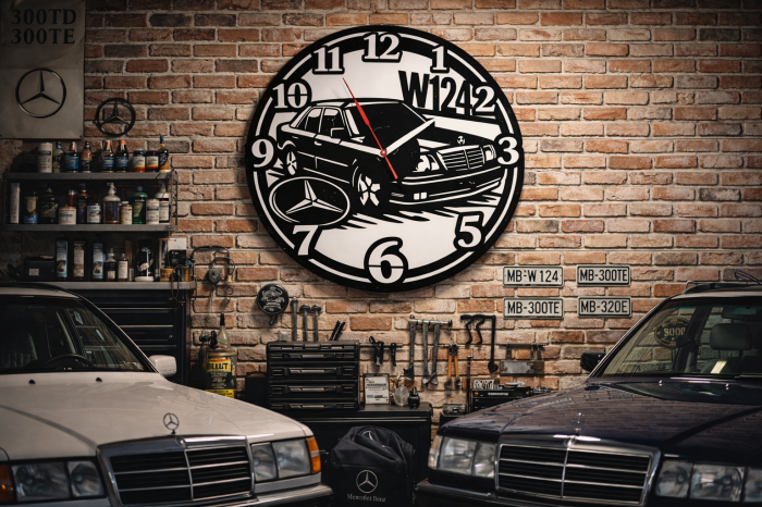 Ceas Mercedes W124 Retro din Lemn Taiat Laser – Decor Vintage pentru Pasionatii Mercedes [2]