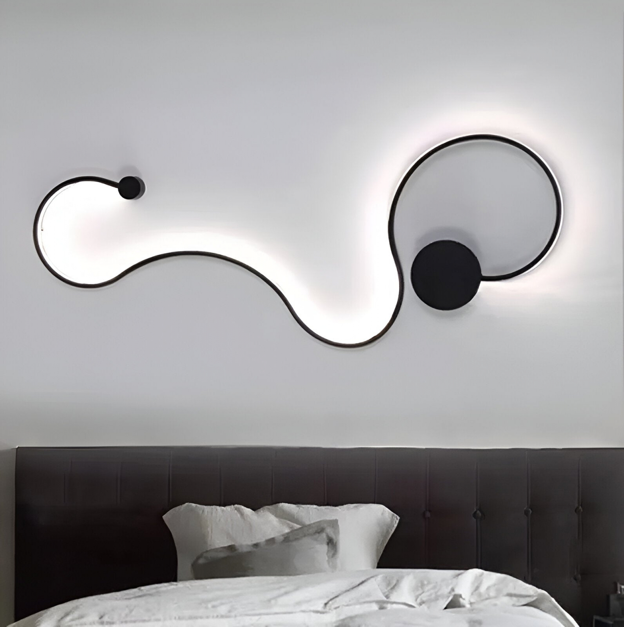 Aplica LED Delilah 38W Decorativa Lumina Rece/Calda/Neutra Metal si SIlicon Negru [1]