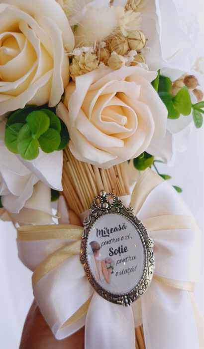 Set nunta lumânări și buchet mireasa White and Cream [3]