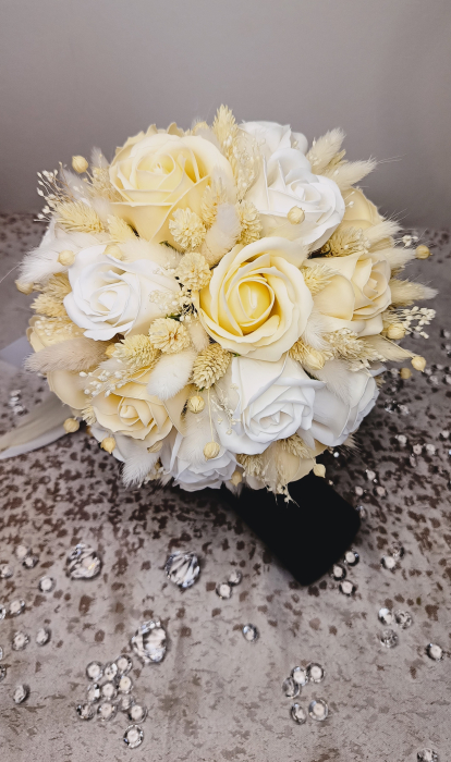 Buchet de mireasă Cream and White [3]