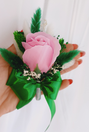 Produse - Floare de pus in piept Imperial Green