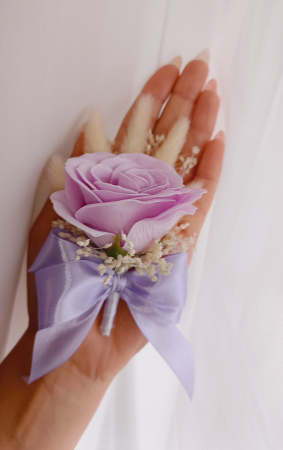 Produse - Floare de pus in piept Purple Rose and Crio flowers