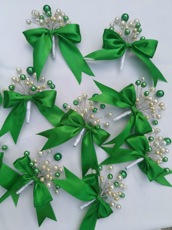 Flori de pus in piept - Flori de pus in piept White & Green Pearls