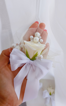 Floare de pus in piept Elegant White [2]