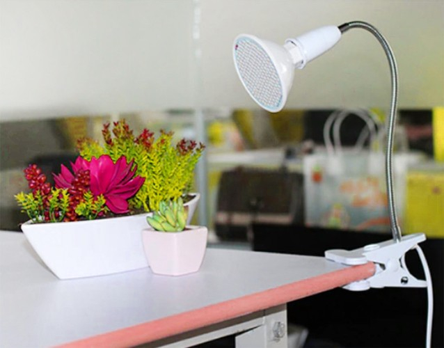 Lampă cu 200 LED-uri pentru creșterea plantelor [20]