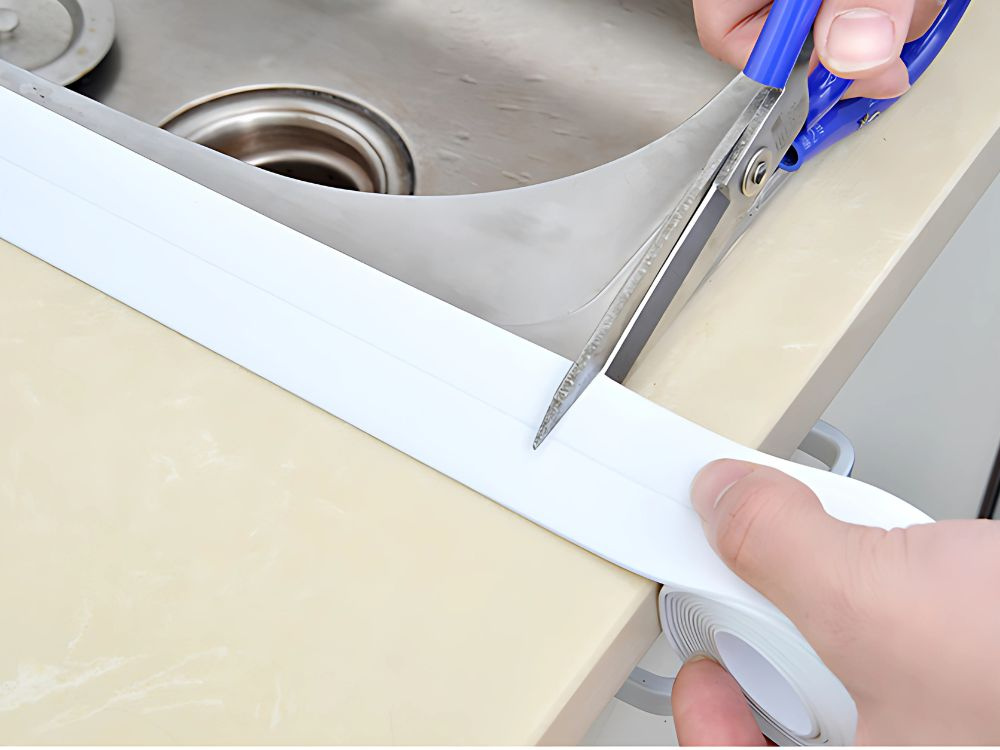 Bandă De Etanșare Albă Pentru Pereți Și Chiuvete – 3m PVC Adeziv Rezistent [2]