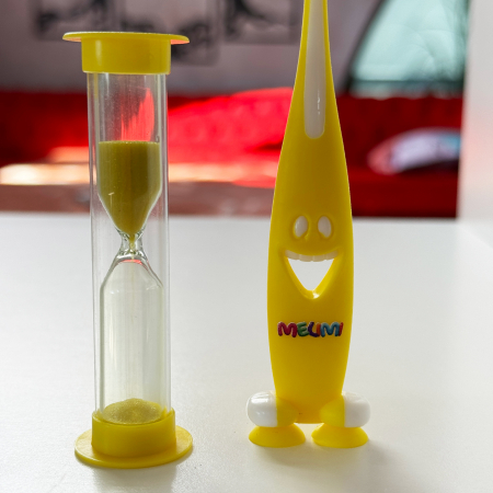 Periuță de dinți #1 cu clepsidră și husă (galbenă) [4]