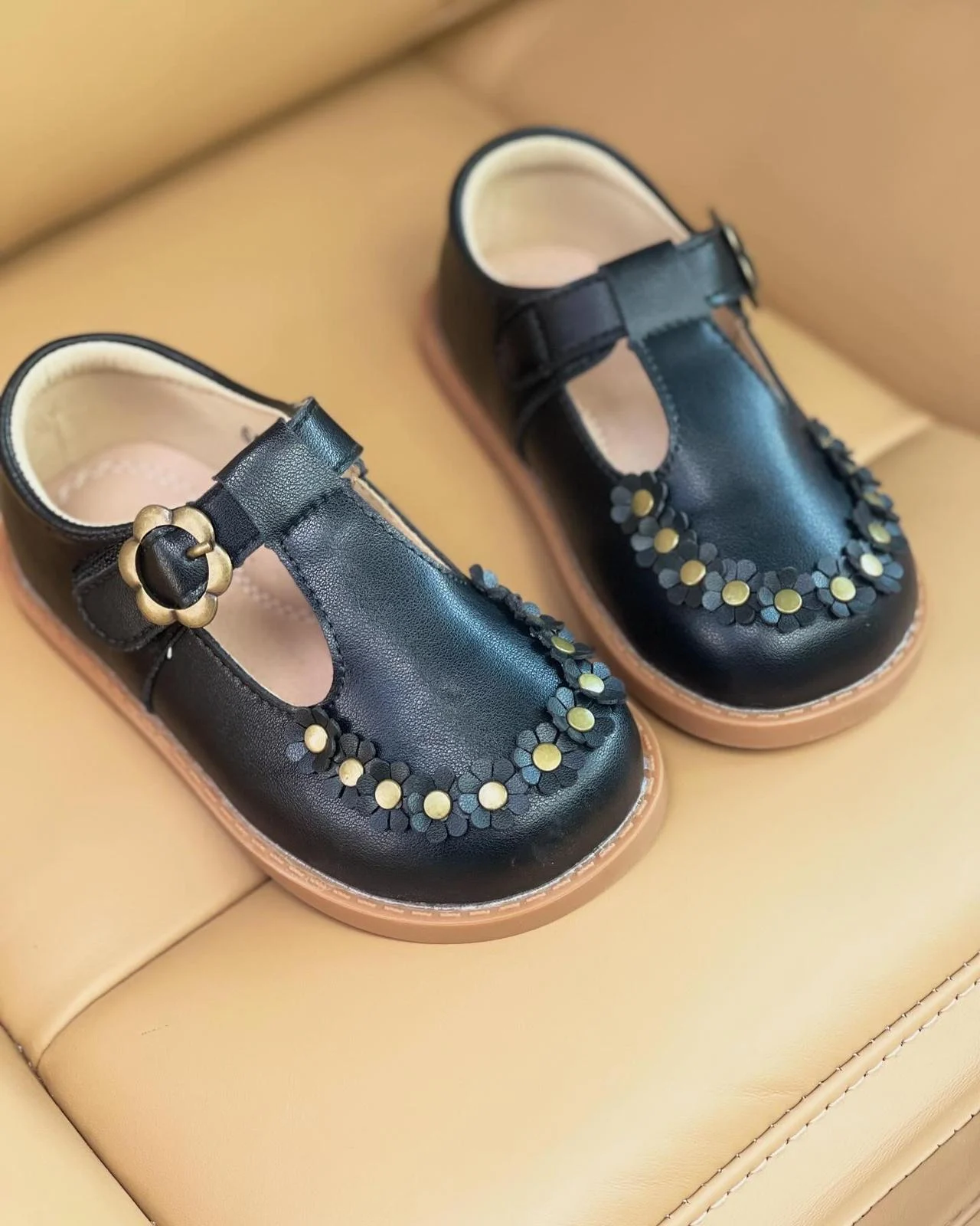 Pantofi negri în stil Britanic -48%