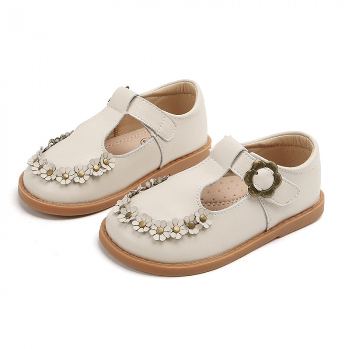 Pantofi albi în stil Britanic [1]