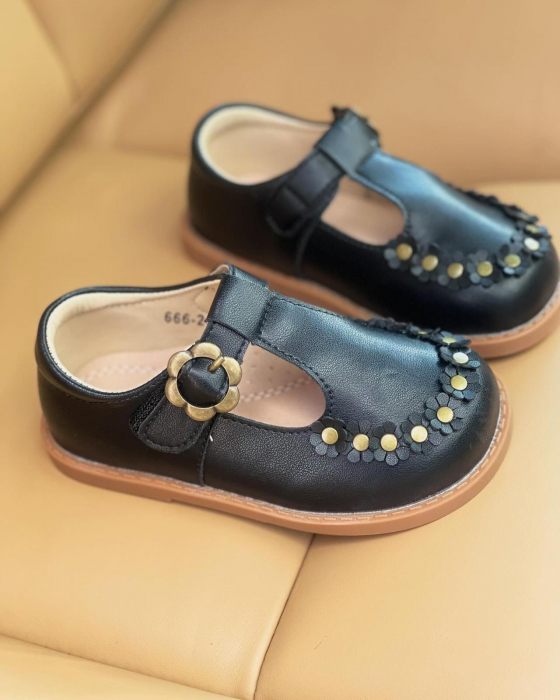 Pantofi negri în stil Britanic [2]