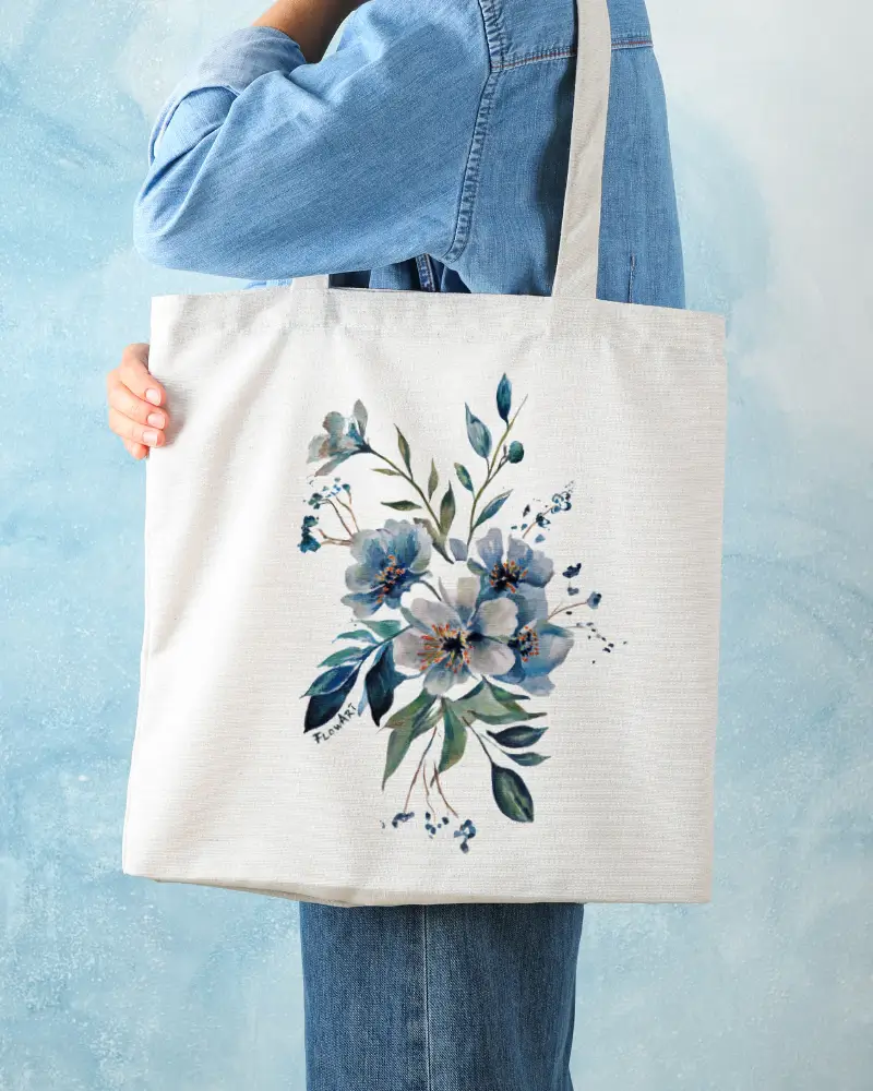 Cadouri/Decoratiuni - Sacoșă pictată manual cu flori albastre – artă de purtat Flow Art