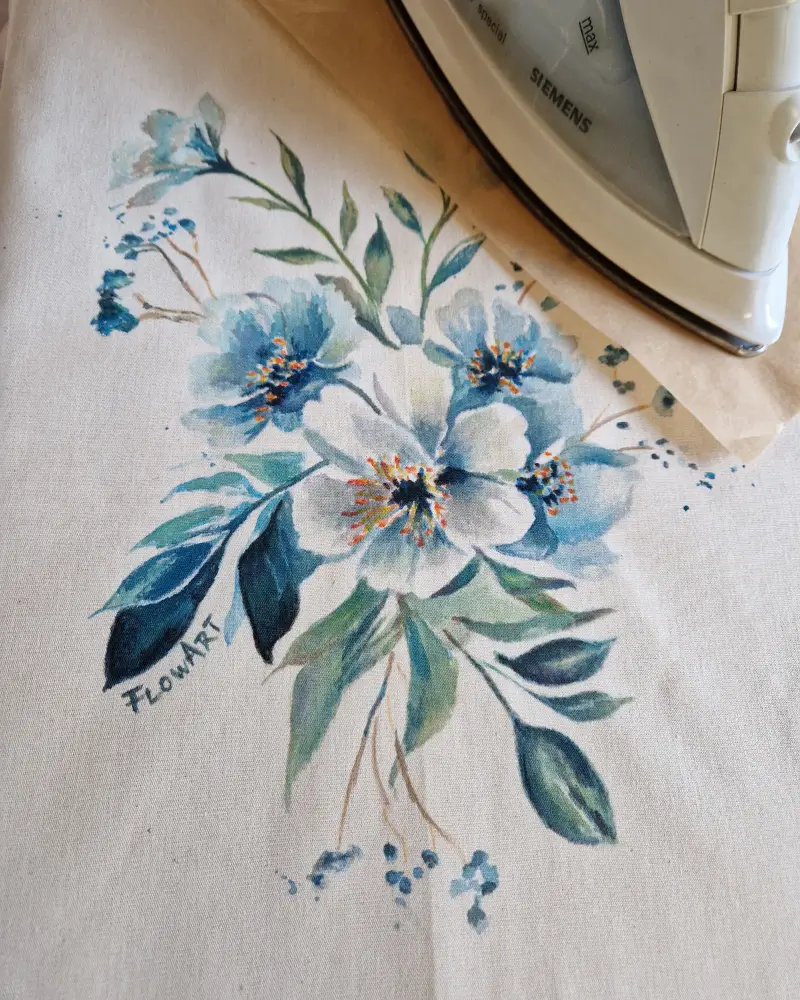 Sacoșă pictată manual cu flori albastre – artă de purtat Flow Art [1]