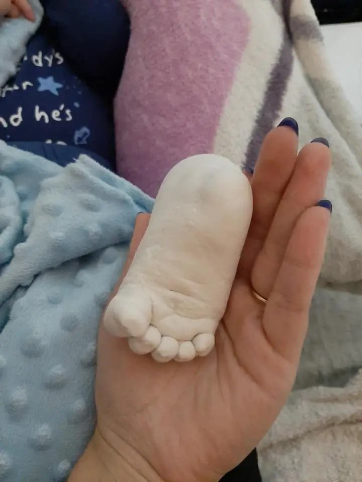 <img src="kit-mulaj-manuta-si-piciorus-bebe-0-2-ani-memoart.jpg" alt="kit mulaj bebe"> [14]