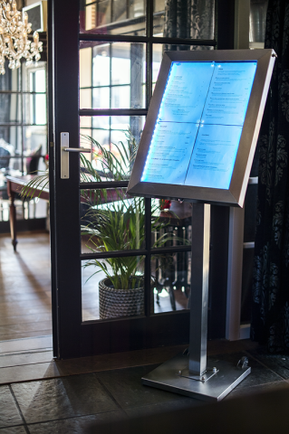 Sisteme & Suporturi prezentare meniu - Display 4xA4 iluminat LED si telecomanda