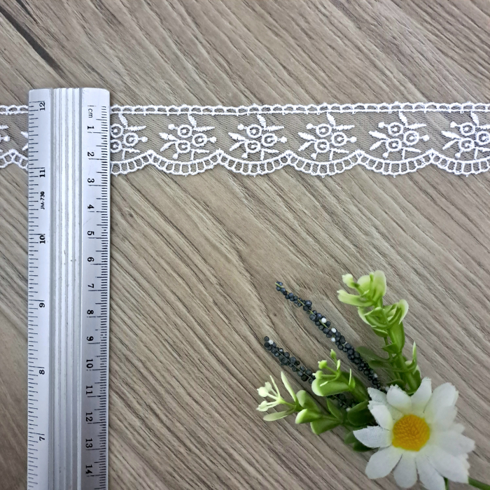 dantela tull alb buchet flori [2]