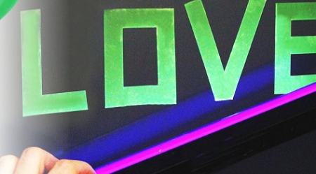 banda dublu adeziva stralucitoare la lumina uv [1]