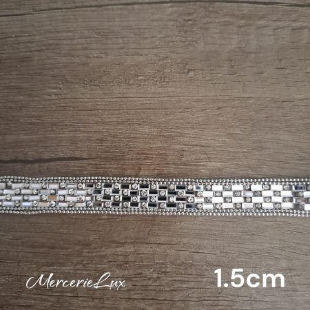 ACCESORII DECORATIVE MARGELE STRASURI - banda termoadeziva cu strasuri