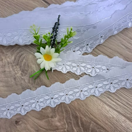 Dantela Panza - dantela panza alba cu broderie