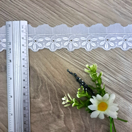 dantela panza alba cu broderie [1]