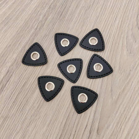 LA DOAR 10 LEI - OCHETI TRIUNGHI PIELE SINTETICA PENTRU CUSUT